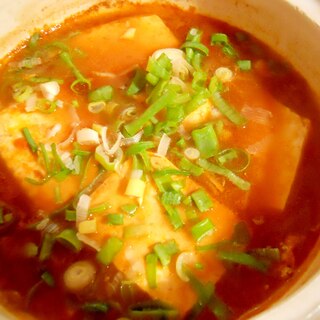 土鍋で☆豆腐と卵　レトルトカレーでカレースープ